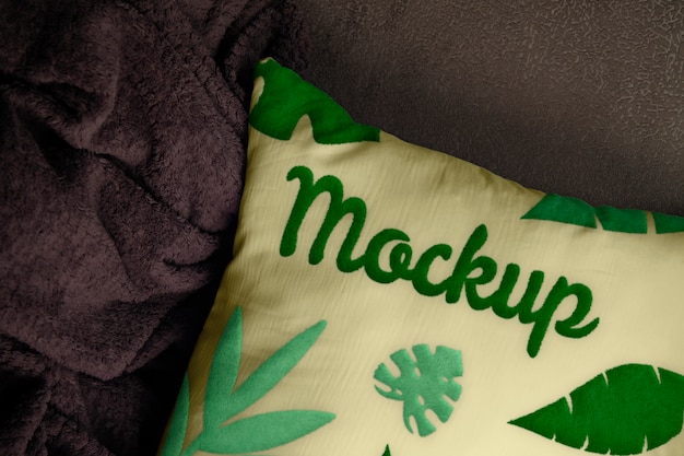 Design de mock-up de almofada com padrão de folhas