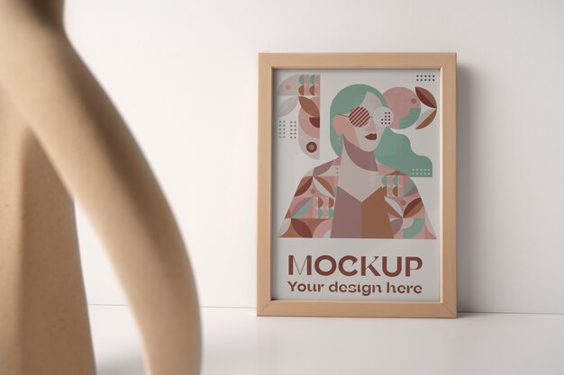 Design mock-up con cornice in legno con colori tenui e decorazioni