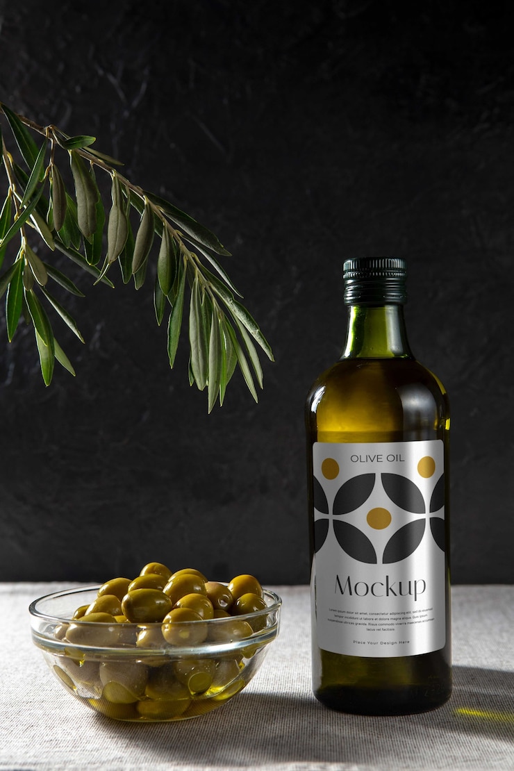 PSD design mock-up di una bottiglia di olio d'oliva in vetro