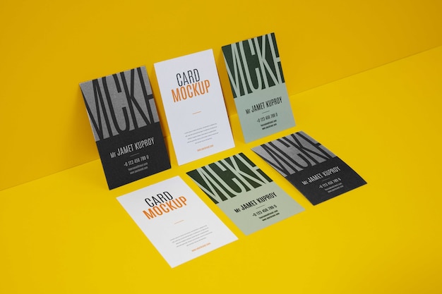 Design mock-up per carte di carta disordinate