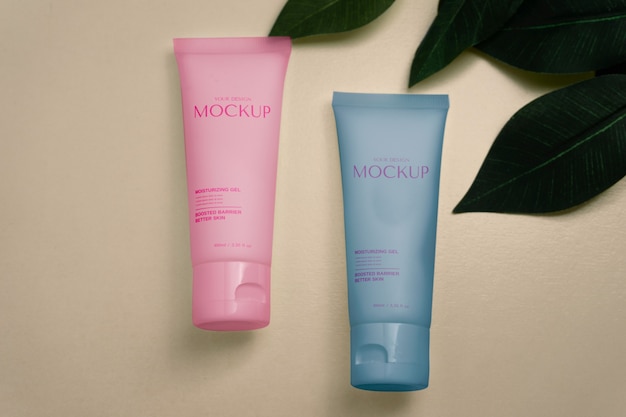 Design mock-up per l'imballaggio di prodotti cosmetici naturali con foglie
