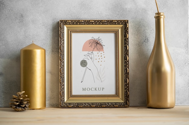 Design mockup con cornice dorata