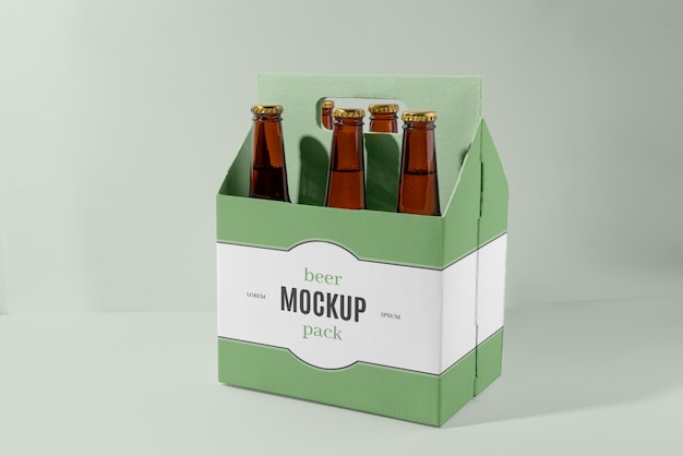 Design mockup di bottiglie di birra alcolica