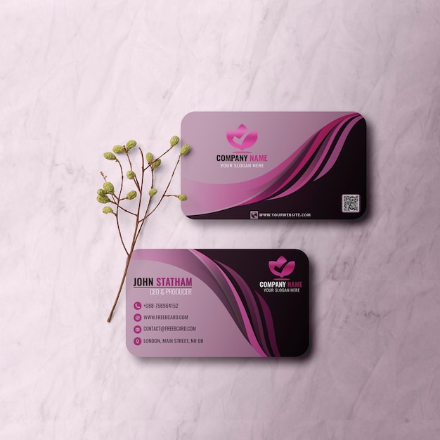 Design moderno de cartão de visita roxo e preto com elementos de onda elegantes