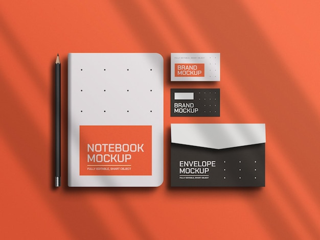 Diario con mockup di cancelleria busta