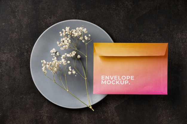 Dimensione busta di carta longitudinale mock-up con colori sfumati