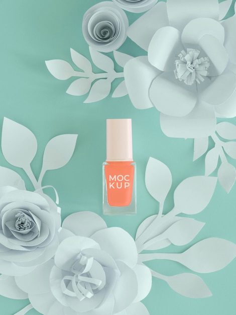 Disegno di fiori di carta bianca con mockup di smalto per unghie
