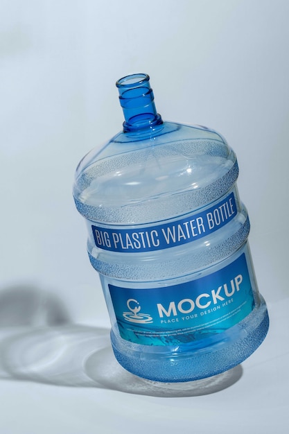 PSD diseño de maqueta de botella de agua de plástico grande