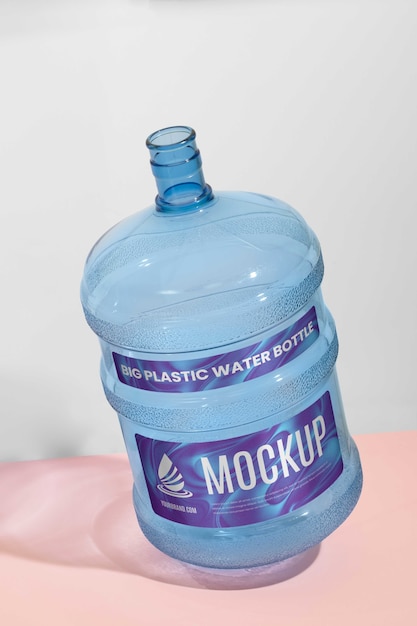 PSD diseño de maqueta de botella de agua de plástico grande