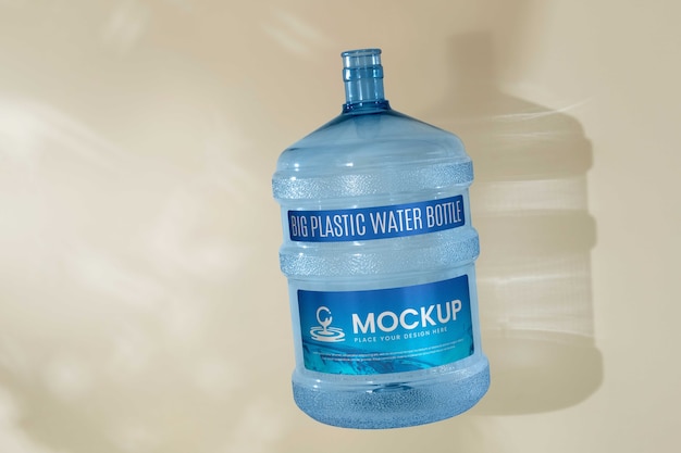 PSD diseño de maqueta de botella de agua de plástico grande