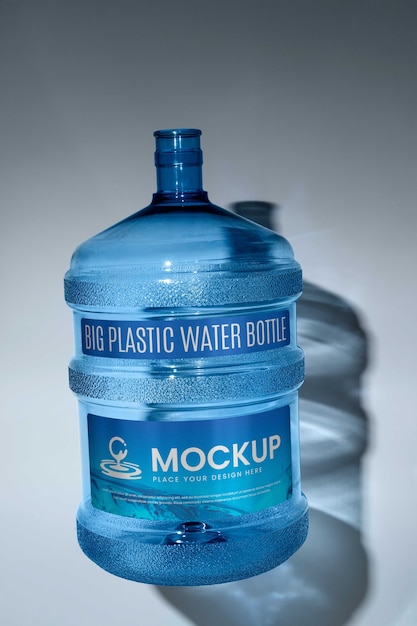 PSD diseño de maqueta de botella de agua de plástico grande