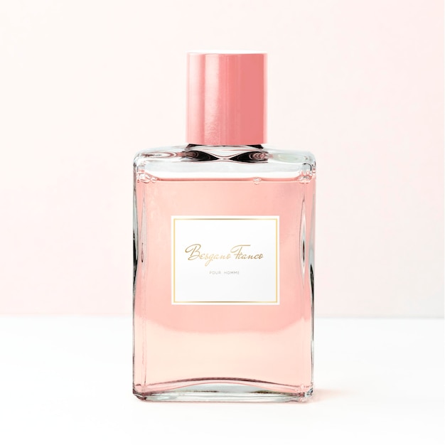 Diseño de maqueta de botella de perfume femenino