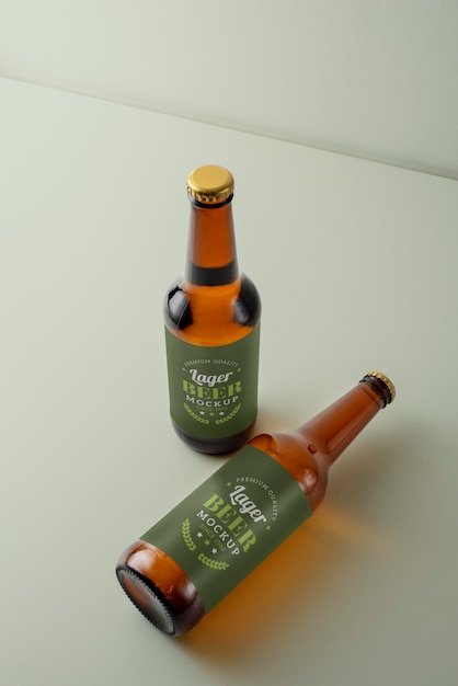 PSD diseño de maqueta de botellas de cerveza alcohólica