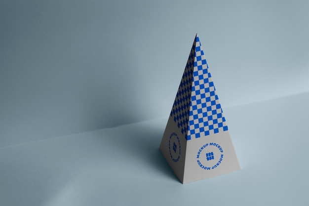 Diseño de maqueta de conos de cartón