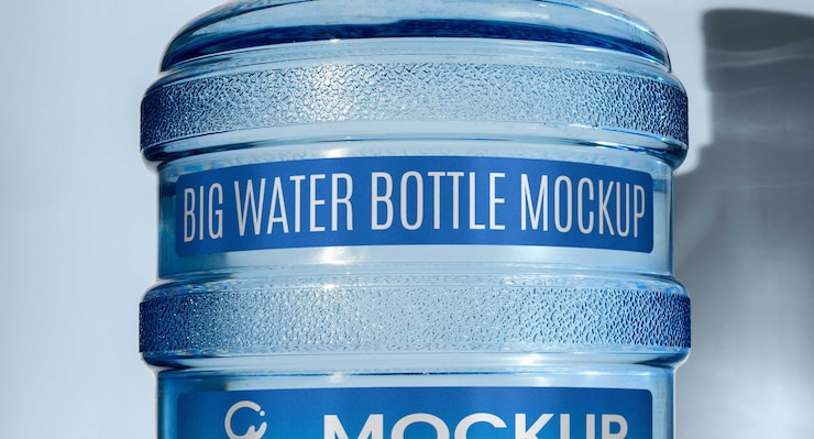 PSD diseño de maqueta de una gran botella de agua de plástico