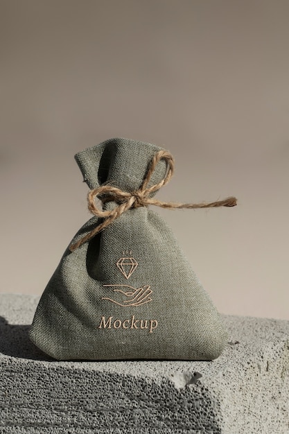 Diseño de maqueta del logotipo de la bolsa de joyas.