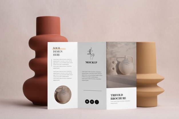 Diseño de maqueta de papelería con jarrón hueco.