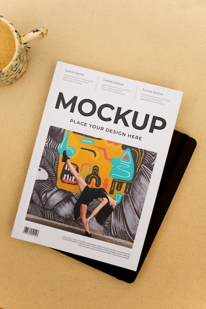 Diseño de maqueta de revista en papel.