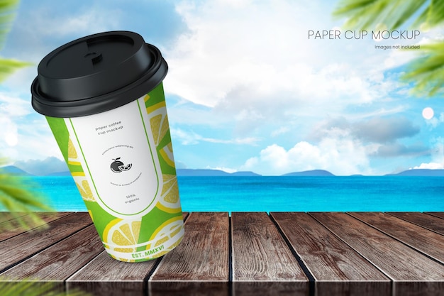 PSD diseño de maqueta de vaso de papel de gran tamaño con fondo de playa