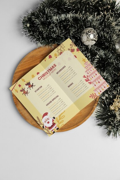 Diseño de menú navideño con decoración navideña