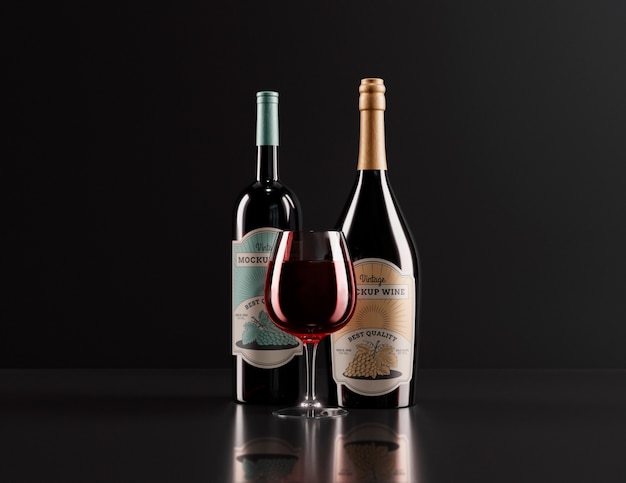 Diseño minimalista de maquetas de botellas de vino con poca luz y tonos oscuros