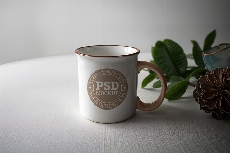Diseño minimalista de maquillaje de taza de cerámica