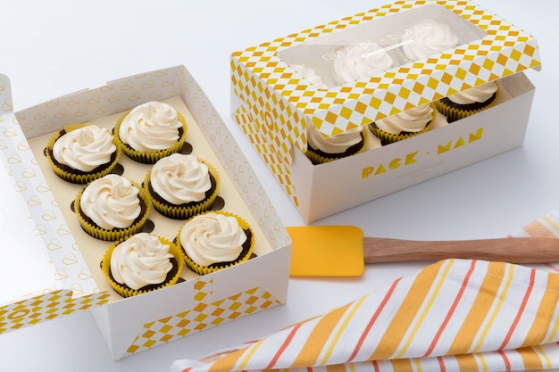 Diseño de mock up de caja para cupcakes