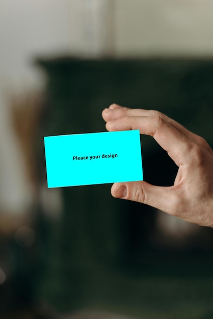 Diseño PSD de maqueta de papel en la mano