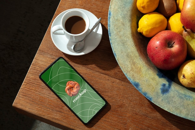 PSD dispositivo smartphone com bebida de café