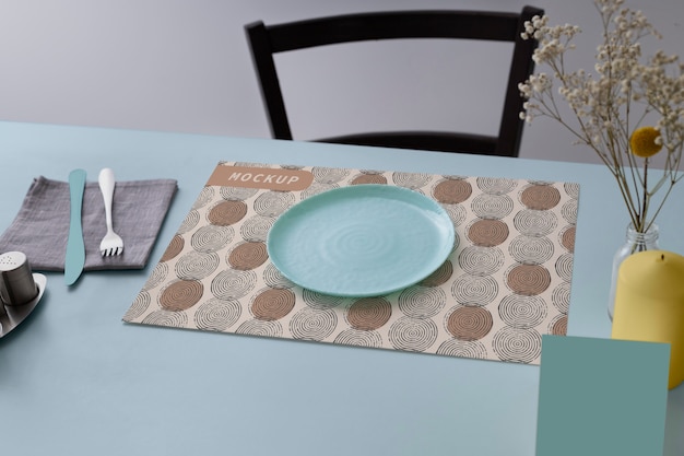Disposizione dei tavoli del ristorante con mock-up di tovagliette