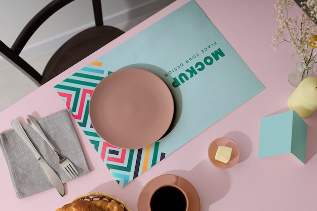 Disposizione dei tavoli del ristorante con mock-up di tovagliette