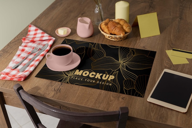 Disposizione dei tavoli del ristorante con mock-up di tovagliette