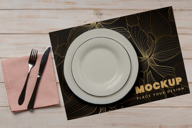 Disposizione dei tavoli del ristorante con mock-up di tovagliette