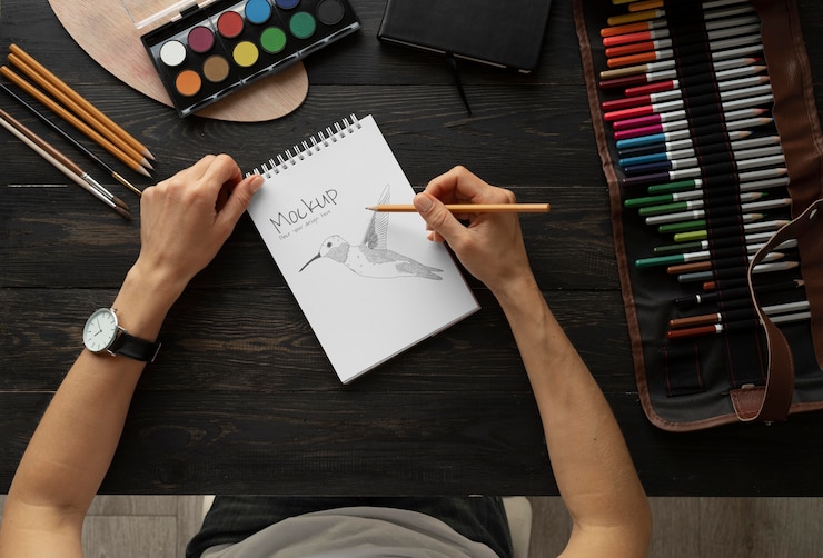 PSD disposizione del laboratorio dell'artista con mock-up di blocco note