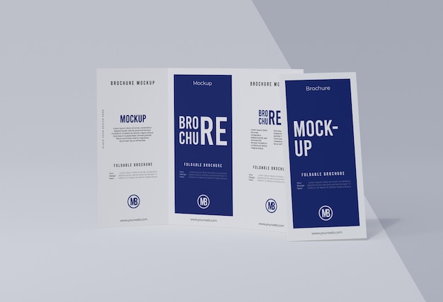 Disposizione del modello di brochure isolato su bianco