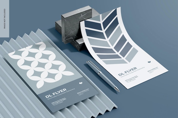 PSD dl-flyer mit stift in geschenkbox mockup gelehnt