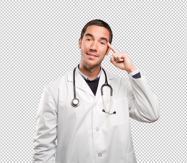 Doctor feliz con un gesto de concentración