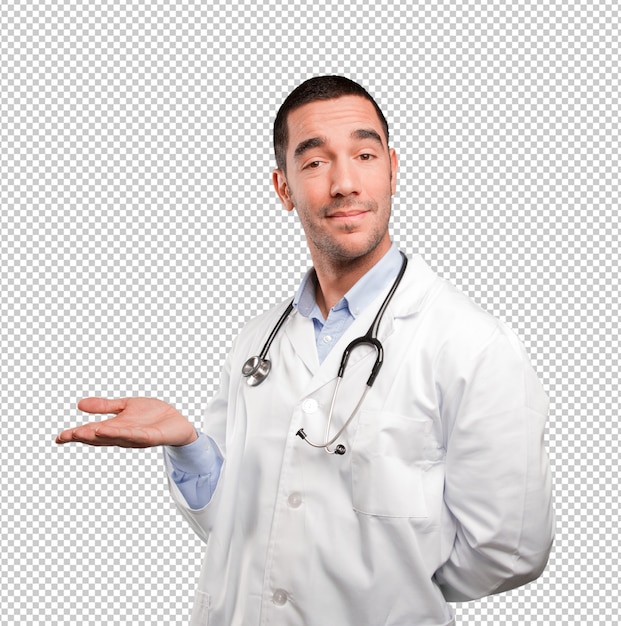 Doctor joven satisfecho que lleva a cabo gesto