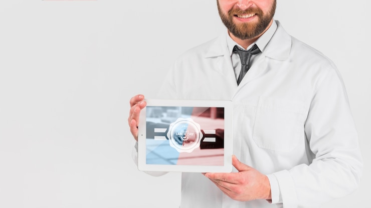 PSD doctor sujetando maqueta de tableta para el día de trabajo
