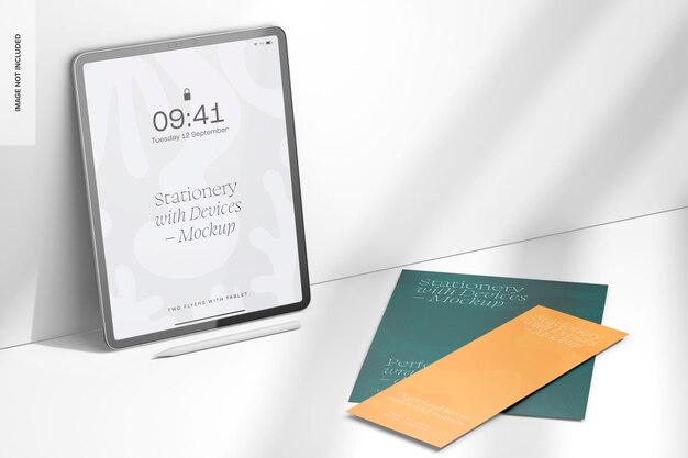 Dois panfletos com modelo de tablet, vista esquerda