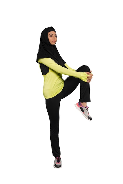 Donna con l'hijab isolata