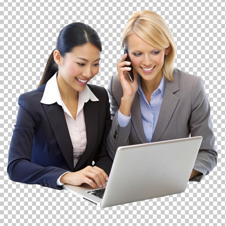 PSD donne d'affari collaborative che lavorano insieme su laptop e cellulare su uno sfondo trasparente