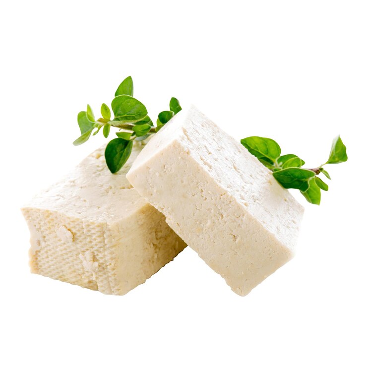 PSD dos bloques de tofu fresco con ramas de orégano png