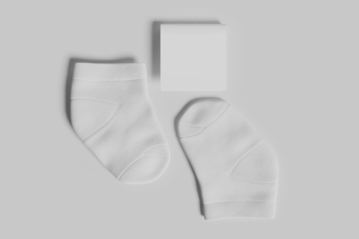 PSD dos calcetines blancos con una caja blanca en la parte inferior