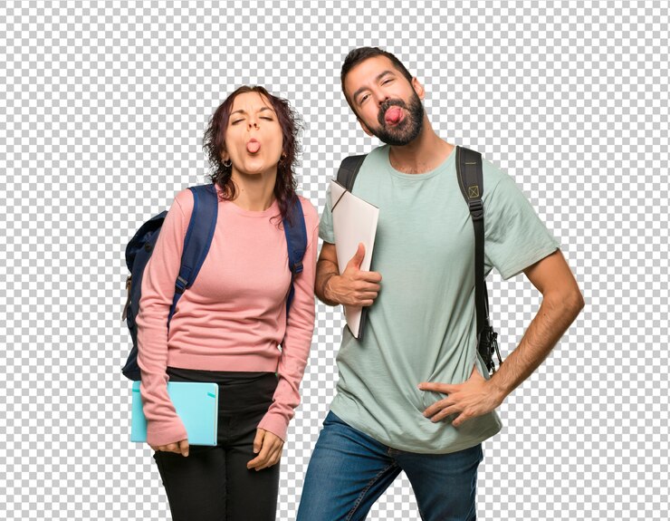 PSD dos estudiantes con mochilas y libros que muestran la lengua a la cámara con una mirada divertida