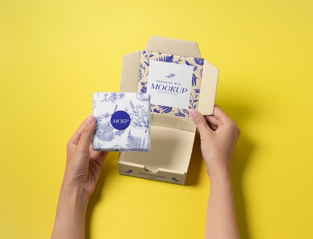 Draufsicht auf das Box-Unboxing-Mockup-Design