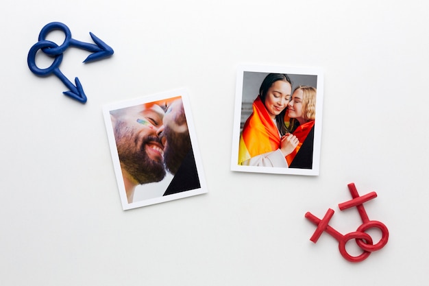 Draufsicht auf Fotos mit Geschlechtszeichen für Stolz