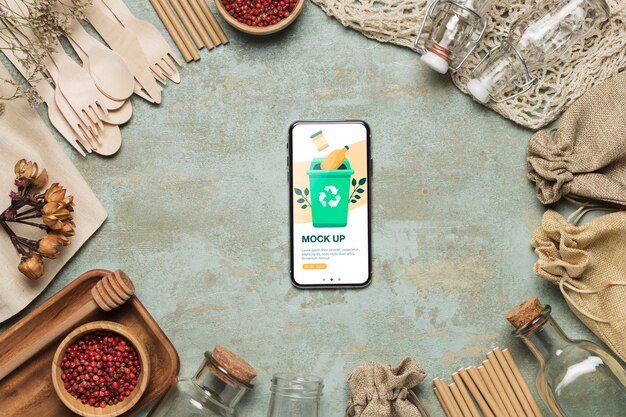 PSD draufsicht auf smartphone und recyclingmaterialien
