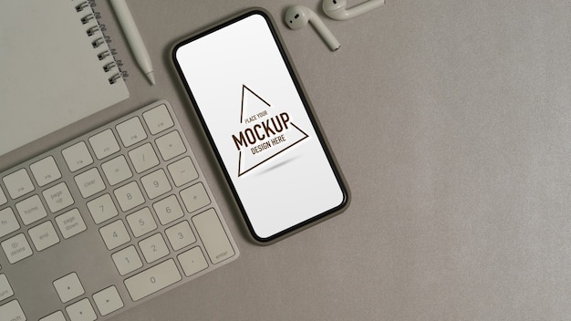 Draufsicht des Schreibtischs mit Modell-Smartphone