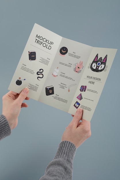 Dreifach gefaltetes vertikales Mockup-Design